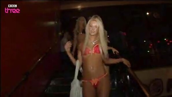 Η αυθάδεια θετή αδερφή Bailey Brooke παίρνει ένα τεράστιο πετεινό